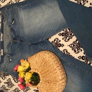 Cute women’s Torrid boyfriend size 26R jeans